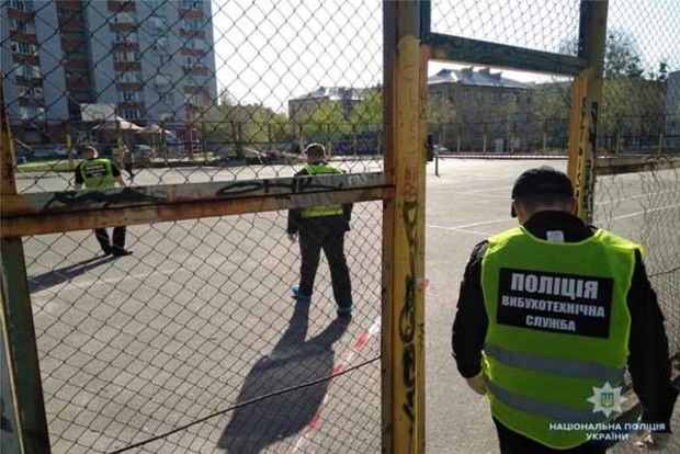 У Києві стався вибух на спортивному майданчику