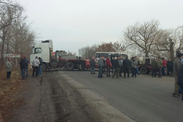 В Николаевской области возмущенные жители перекрыли трассу