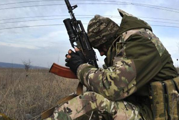 Штаб АТО: Боевики лупили из тяжелого вооружения, ранен украинский боец