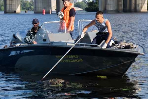 Під Південним мостом у Києві знайдено тіло потопельника