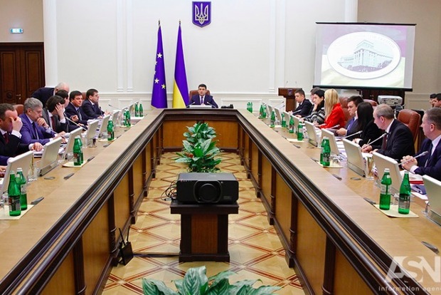 Гройсман проверяет подготовку к учебному году и отопительному сезону в трех областях Украины