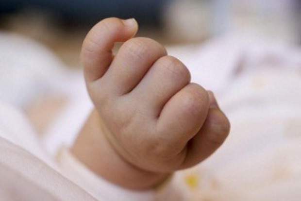 У Запоріжжі мати намагалася продати новонароджену дочку за $7 тис.