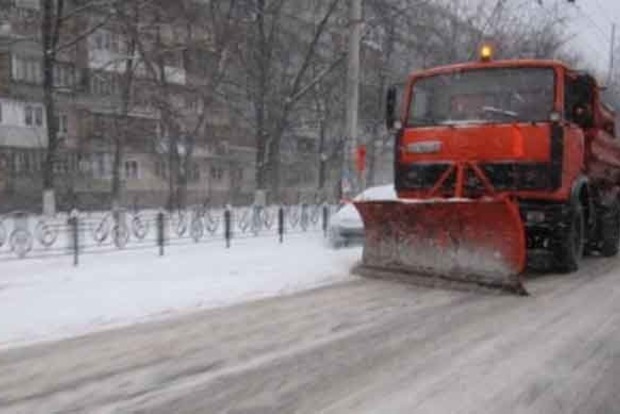 Водителей Киева призвали убрать машины с обочин до 25 декабря