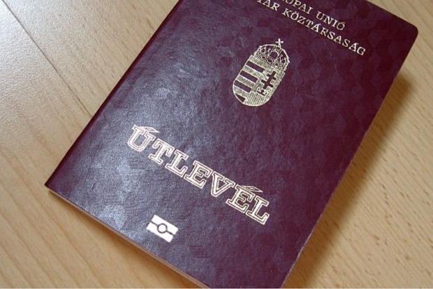 Україна вишле угорського посла, якщо скандальне відео з видачею паспортів підтвердиться