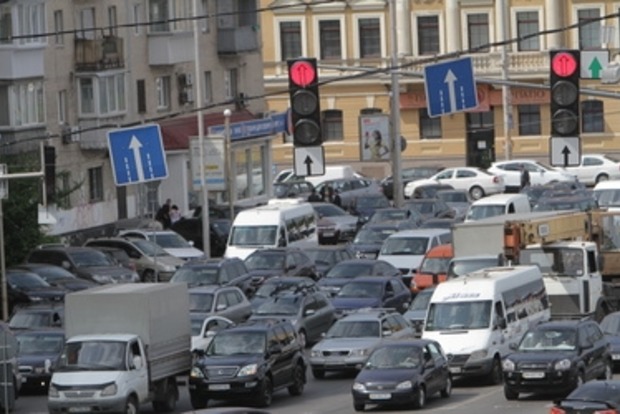 Киевлян просят не ездить в центр города