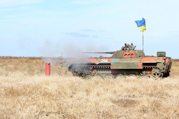 На Донбассе боевики 13 раз нарушили режим тишины, стреляли из 120-мм минометов и танка