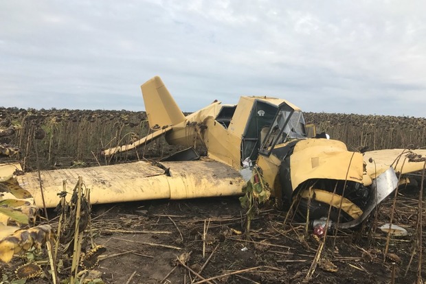В Хмельницкой области разбился самолет-ороситель, пилот госпитализирован