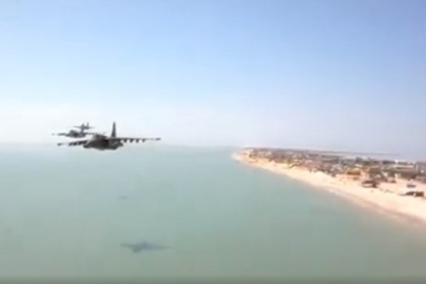 Як виглядають пляжі Кирилівки з кабіни винищувача. Запаморочливе відео