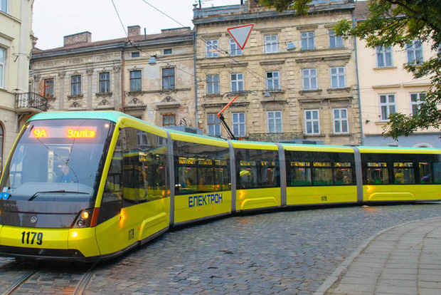 Во Львове в трамваях и троллейбусах подорожает проезд