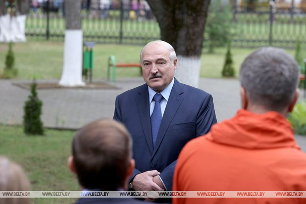 Лукашенко о смене власти: то, что произошло в Украине, будет цветочками