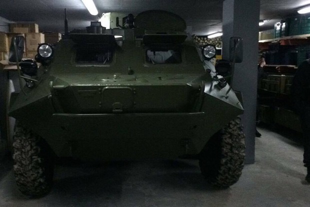 В подземном бункере под Киевом обнаружили арсенал оружия: БТР,  ракеты к «Градам», ПЗРК и мины
