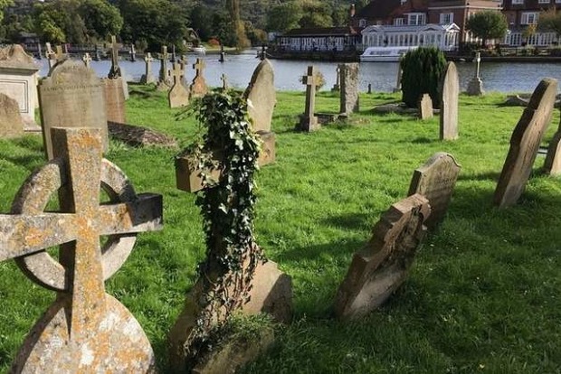 После потопа на кладбище всплыли гробы
