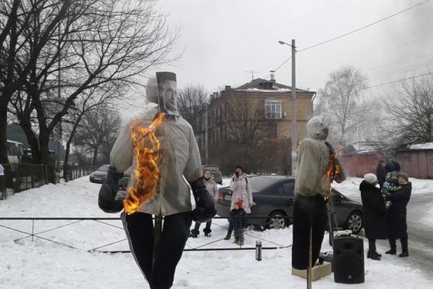 Митинг в защиту леса в Быковне завершился сожжением чучела Кличко