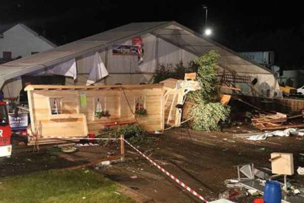 Потужний ураган в Австрії вбив 2 людей, 120 поранених