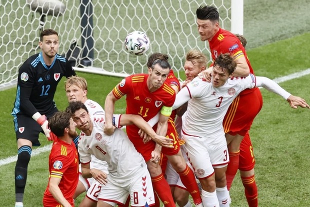 Сборная Дании разбила Уэльс и вышла в четвертьфинал Евро-2020.