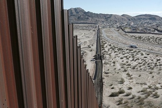 Трамп: Стіна на кордоні з Мексикою буде скляною, щоб нікого не вбило мішком з наркотиками