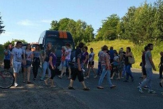Під Тернополем жителі села перекрили міжнародну трасу через вбивство 17-річної дівчини