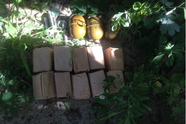 В районе АТО найдены два тайника с оружием и боеприпасами