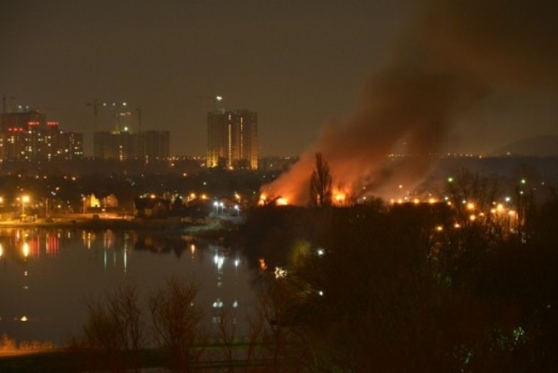 В Киеве горел оздоровительный комплекс, пострадал мужчина