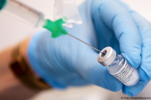 Медики назвали лучшую вакцину в мире от COVID-19