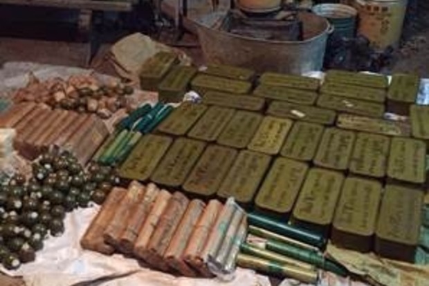 На Киевщине СБУ обнаружила огромный арсенал боеприпасов из района АТО