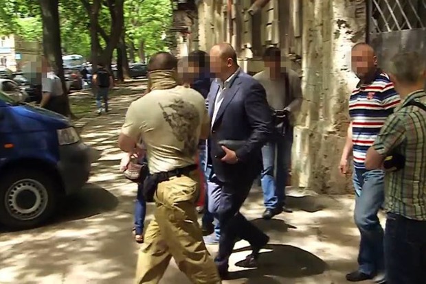 В Одессе погорели на взятках крупные чиновники из парксервиса