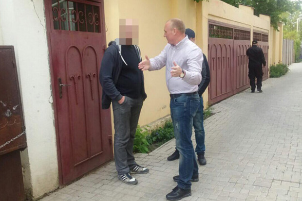 В пригороде Одессы мужчина выстрелил в голову работнику фирмы по отпиранию замков