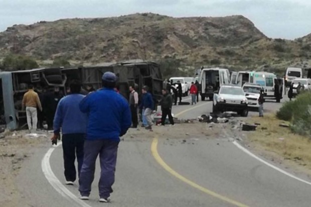 В результате серьезного ДТП на западе Аргентины погибли 12 человек