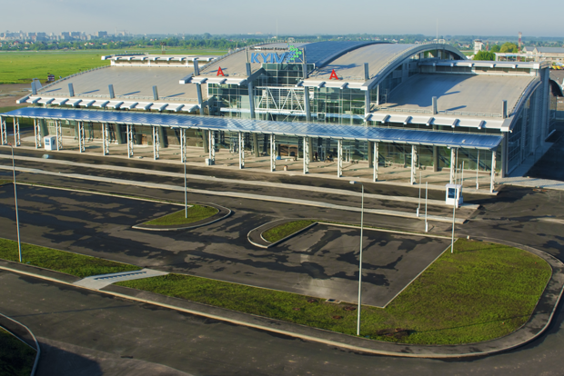 В аэропорту Киев отменили больше десяти рейсов из-за снегопада