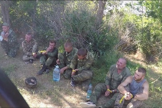 Появились новые фото восьми задержанных боевиков (фото, видео)