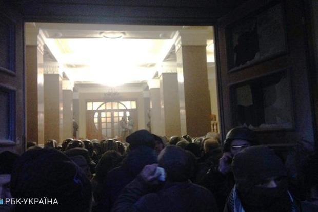 Митинг в Киеве. В Октябрьском дворце произошли столкновения