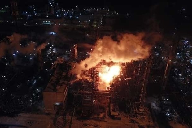 У Калуші сталася сильна пожежа на заводі «Карпатнафтохім»