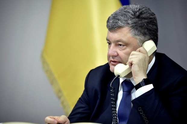 СМИ узнали, кто стоит за телефонным розыгрышем Порошенко