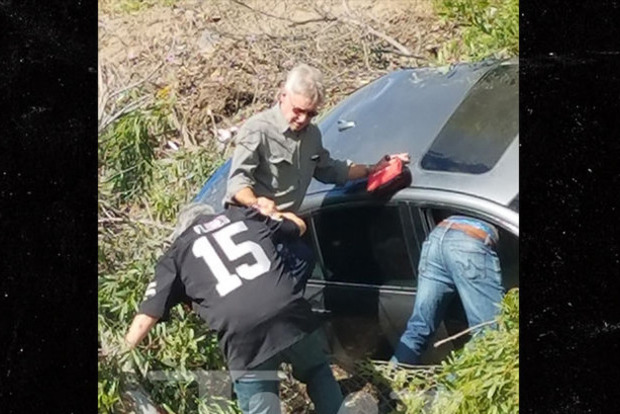 Харрисон Форд спас женщину из разбитого в ДТП авто