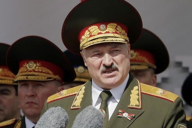 Лукашенко підписав указ Про переведення держорганів та організацій на роботу в умовах воєнного часу