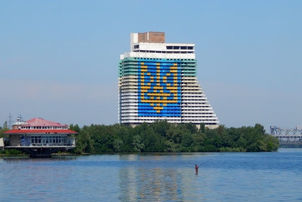 У Дніпрі підірвуть знамениту будівлю з найбільшим гербом України