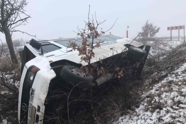 Автобус с 18 пассажирами перевернулся на Закарпатье, есть пострадавшие