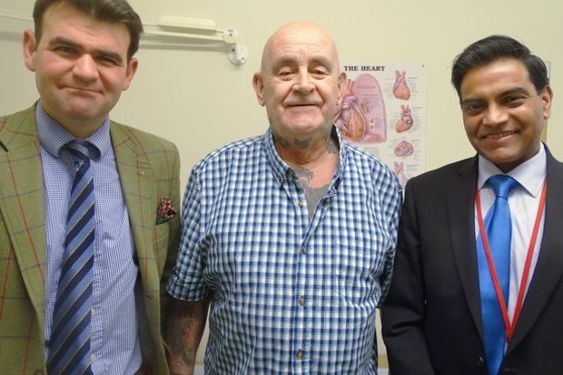 Залізний дід: 71-річному британцеві вживили ребра з титану
