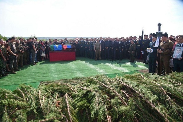 У Мережі з'явилося відео з кладовища Донецьке море, де поховали Захарченка