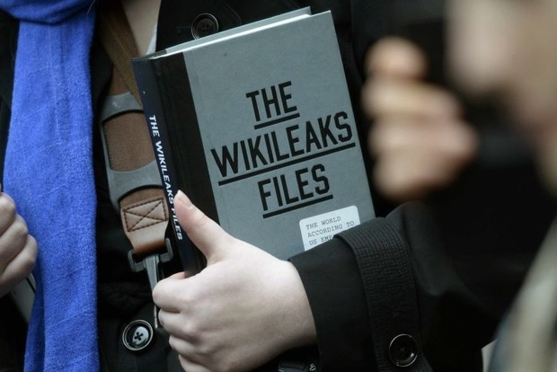 Листи Макрона опублікували на WikiLeaks, але кому це тепер потрібно?