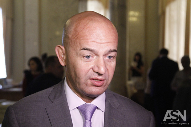 Кононенко: Не два и не три нардепа ходят в Раду с оружием