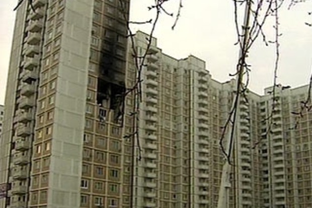 В Москве в жилом доме прогремел взрыв и начался пожар