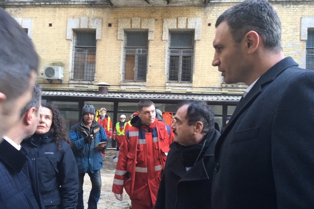 В Киеве из-под завалов дома достали второго пострадавшего