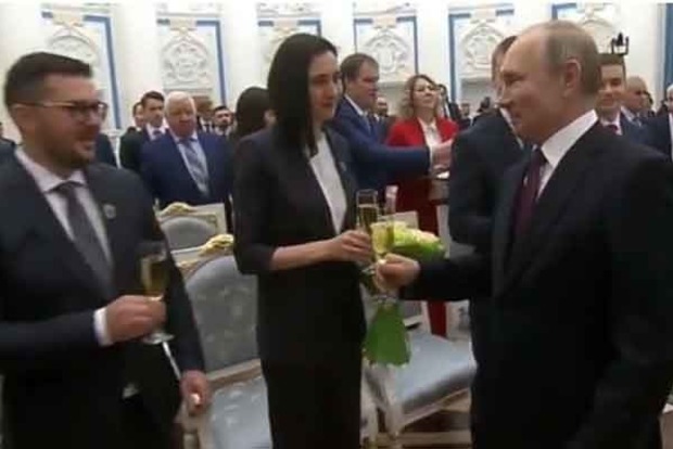 Параноя: Для Путіна окремий келих
