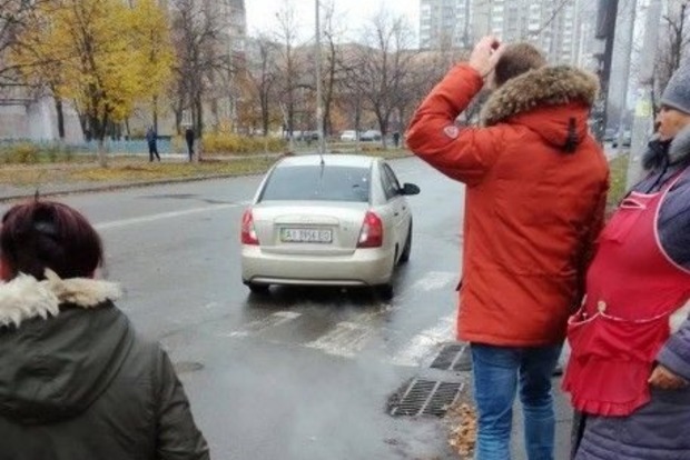 В Киеве похитили девушку. В сети появилось видео