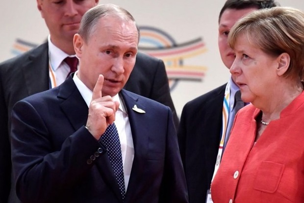 Скучает по Захарченко. Путин пожаловался Меркель на ликвидацию террориста