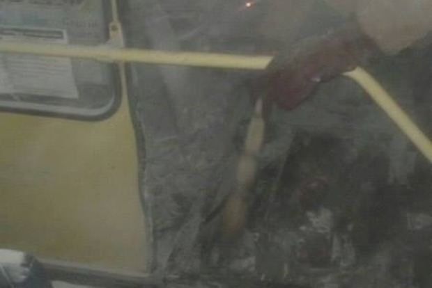 ﻿У Києві на ходу загорівся автобус