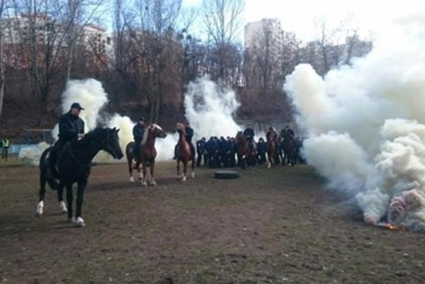 На Русановскую набережную впервые выйдет конная полиция
