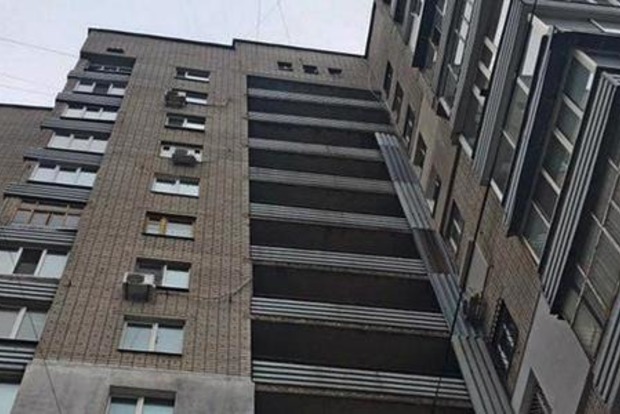 На святого Миколая пенсіонерка викинулася з балкона в Дніпрі