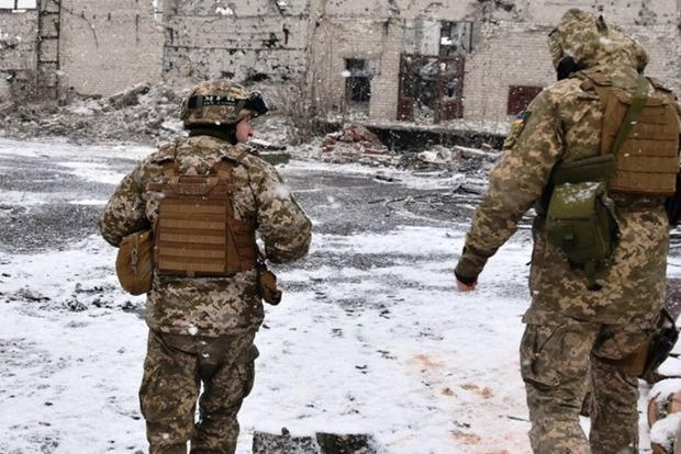 На Донбассе пьяные боевики кричат бранные лозунги и угрожают бойцам ВСУ